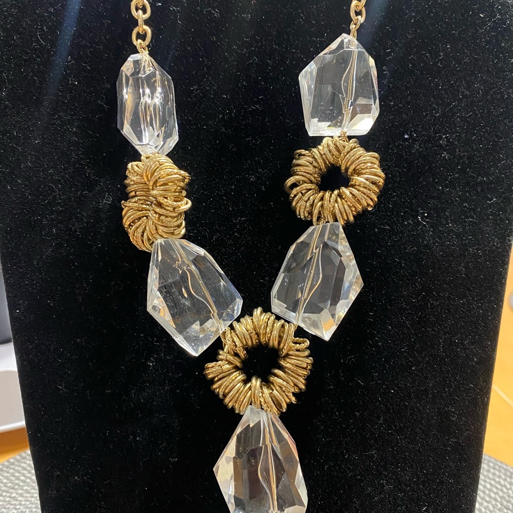 Traci Lynn hold and clear necklace w/claw clasp